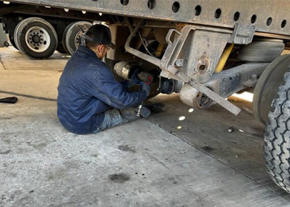 Finding the Best Semi Trailer Repair Service in Houston? Your Guide to Reliable Hauls
